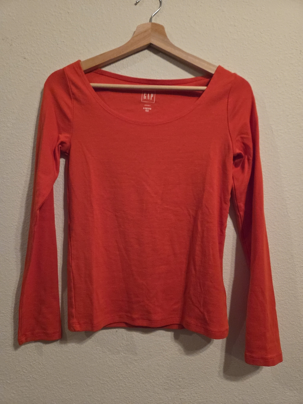 GAP Women's Long-Sleeve Scoop Neck Top - Red